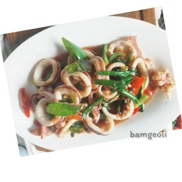 หมึกผัดกะปิ  ไม่มีข้าว  squid stir fried shrimp paste