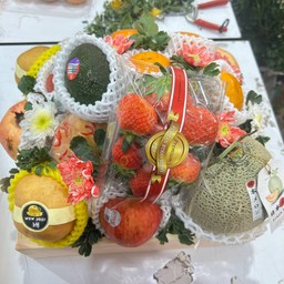 11 กระเช้าผลไม้รวม (S ) พร้อมตกแต่ง