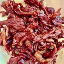 เนื้อแดดเดียวโคขุนโพนยางคำ แบบทอด 100 กรัม