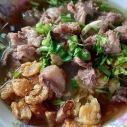 ก๋วยเตี๋ยว ลาบอีสาน อาหารตามสั่ง เจ๊น้อย