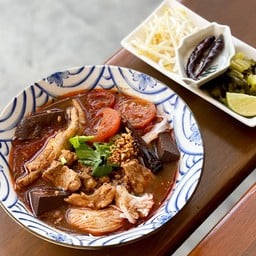 ขนมจีนน้ำเงี้ยว (พิเศษ)