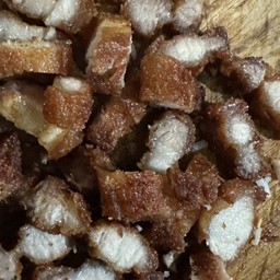 หมูทอด หน้าเนื้อ อร่อย...จากใจ