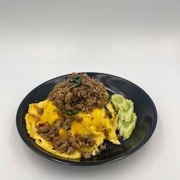 ข้าวไข่ข้นกระเพรา