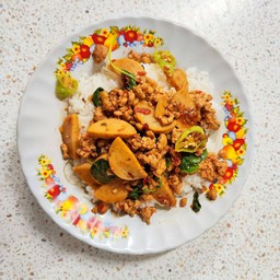 ผัดกะเพราหมูยอ+หมูสับ ราดข้าว