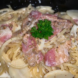 Spaghetti Carbonara and Bacon สปาเก็ตตี้คาโบน่าร่าเบคอน