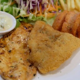 สเต็กไก่ปลาไส้กรอก