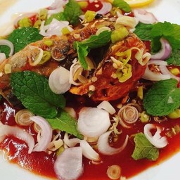 ยำปลากระป๋องสูตรพิเศษของทางร้าน