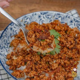 หมูสับผัดพริกเผา-ราดข้าว