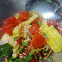 ยำไข่แดงเค็ม