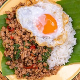 ข้าวกระเพราหมูสับพริกแห้ง