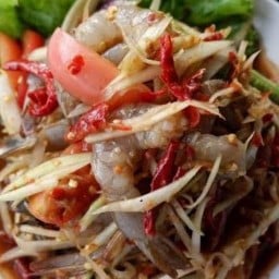 ส้มตำกุ้งสด