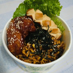 มาม่าเกาหลี + ไก่ทอด