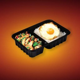 ข้าวกระเพราไก่พร้อมไข่ดาว