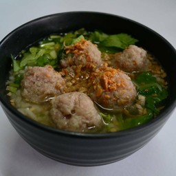 เพ็ญ ข้าวต้มปลา