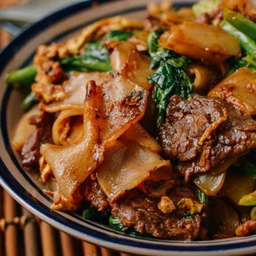 ผัดซีอิ๊วหมูชิ้น