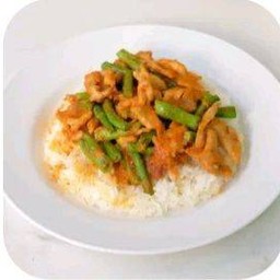 หมูผัดพริกแกงราดข้าว