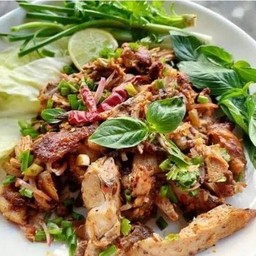 ลาบไก่น้ำตก