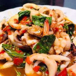 กะเพราทะเล แบบกับข้าว