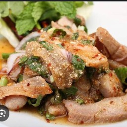 ยำคอหมูย่าง