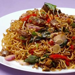 มาม่าผัดปลากระป๋องแช่บๆ