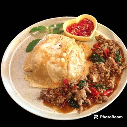 ข้าวกระเพราหมูสับไข่ข้น
