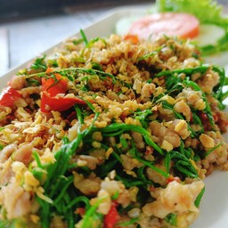 ชะอมหมูสับผัดกะปิ