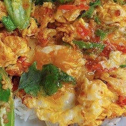 ข้าวกะเพราไข่ขยี้