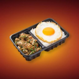 ข้าวหมูคั่วแจ่วพร้อมไข่ดาว