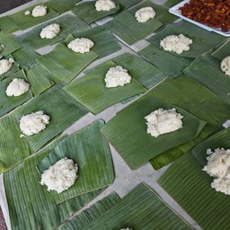 ปายข้าวเหนียวหมูทอดห่อใบตองโบราณ  สาขาปั๊มปตท.สนามบินเชียงใหม่(กองบิน41) ปั๊มปตท.สนามบินเชียงใหม่
