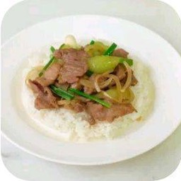 เนื้อผัดพริกหยวกราดข้าว