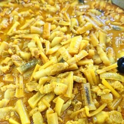 แกงส้มหมูหยวกกล้วย