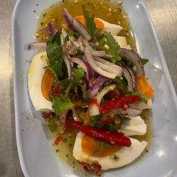 ยำไข่เค็ม