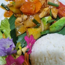 ข้าวราดผัดเปรี้ยวหวานไก่