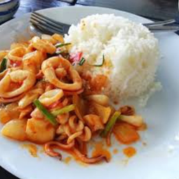 ข้าว ราดปลาหมึกไข่เค็ม