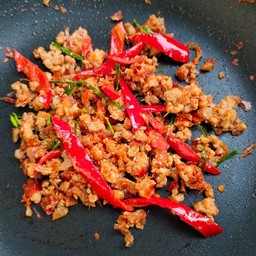 หมูสับผัดพริกแกง-ราดข้าว
