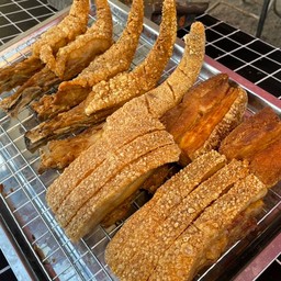 ร้าน หมูกรอบซิ่ง 🐷🚀