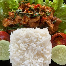 ข้าวกระเพราหมูชิ้น