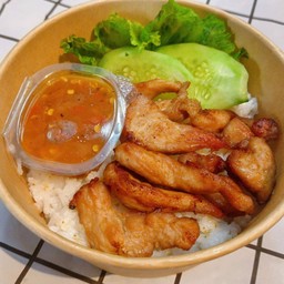 ข้าวกะเพราไก่ทอด ข้าวไก่ทอดซอสเทอริยากิ ข้าวหมูทอด+น้ำพริก คำโปรด by บูริน :) ซ.ลุงวาลย์ เพชรเกษม91 อ้อมน้อย