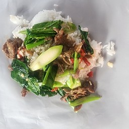 ข้าวราดคะน้าหมูชิ้น