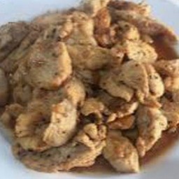 อกไก่กระเทียมพริกไทยราดข้าว