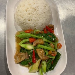 คะน้าหมูกรอบ