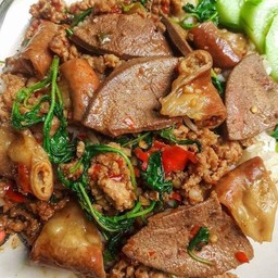 ข้าวผัดกระเพราตับ