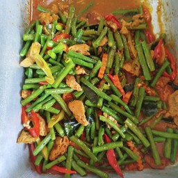 ผัดพริกแกงถั่วหมูนุ่ม