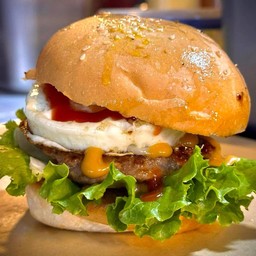 เบอร์เกอร์ไก่ ไข่ดาว