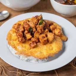 ข้าวไข่เจียวฉู่ฉี่กากหมู