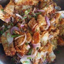 ยำไก่แซ่บ  deep fried chicken spicy salad