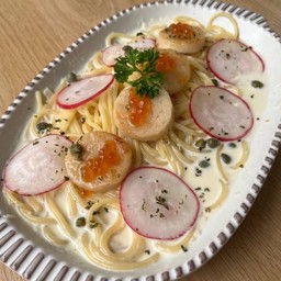 สปาเก็ตตี้ครีมซอสไวน์ขาว หอยเชลล์ย่าง