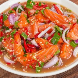 ยำแซลมอน