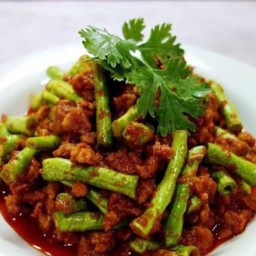 ผัดพริกแกง