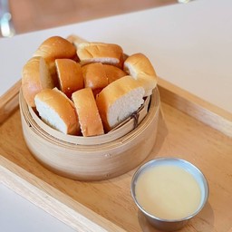 ปังนึ่งซอสนมสด